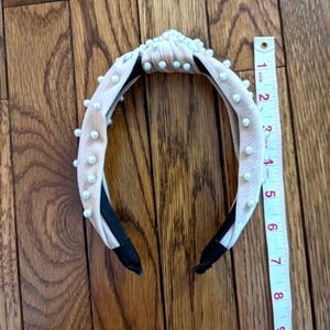 🛍️3/$15--🆕 NWOT pearl encrusted knotted padded headband
